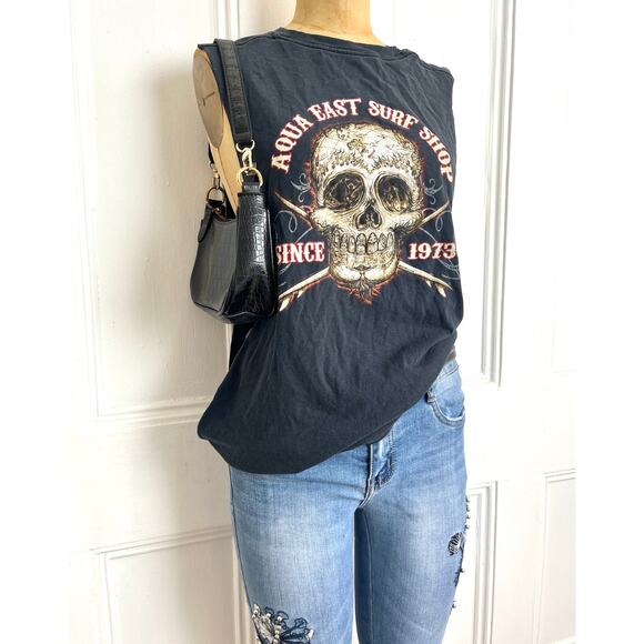 Aqua East Surfshop Grunge tank with open sleeves and skull deisgn - Picture 2 of 8